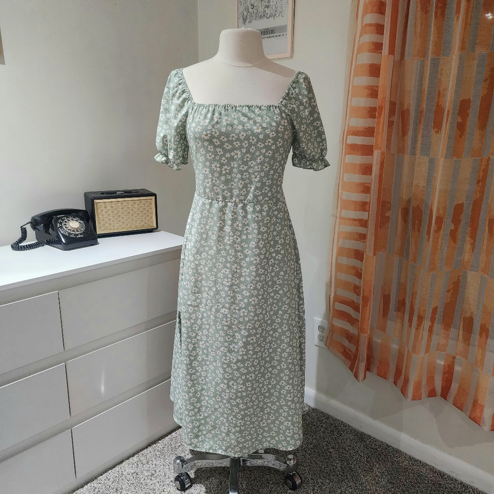 Ditsy floral split thigh milk maid dress